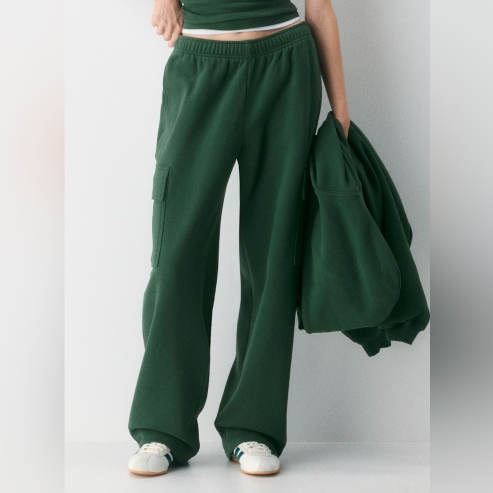 Aritzia TNA Mega Fit Cargo Sweatpant